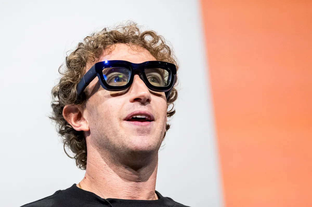 Mark Zuckerberg wearing smart glasses