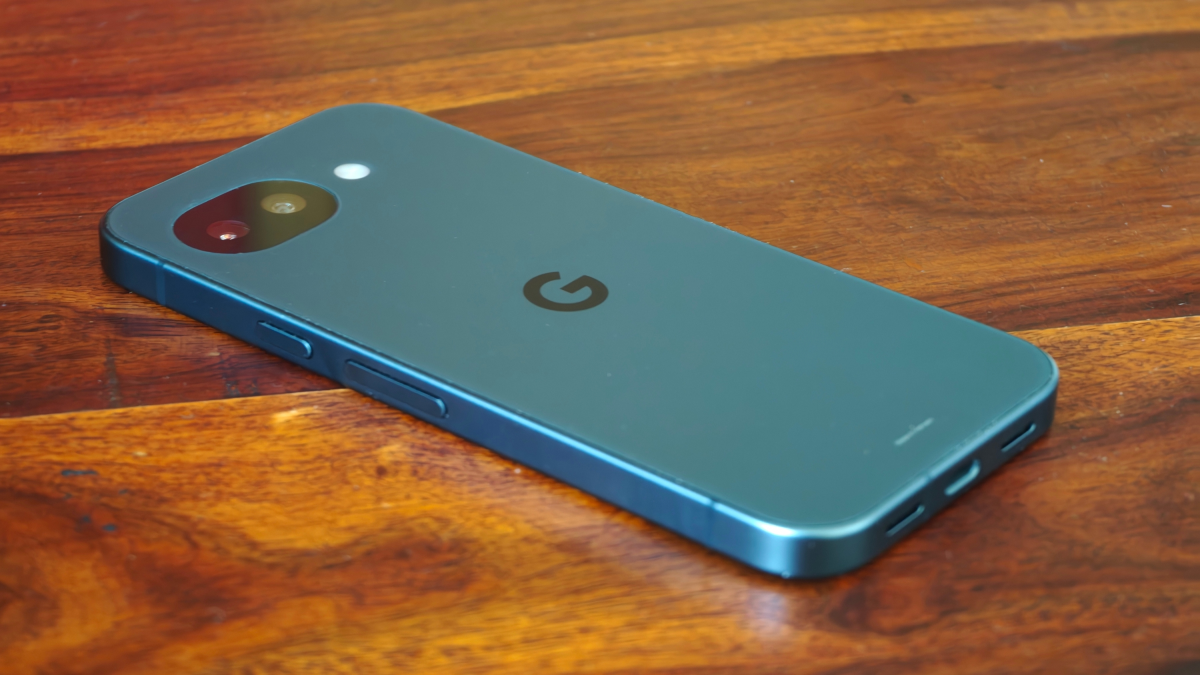 O Pixel 10a não tem colisão na câmera e é ótimo