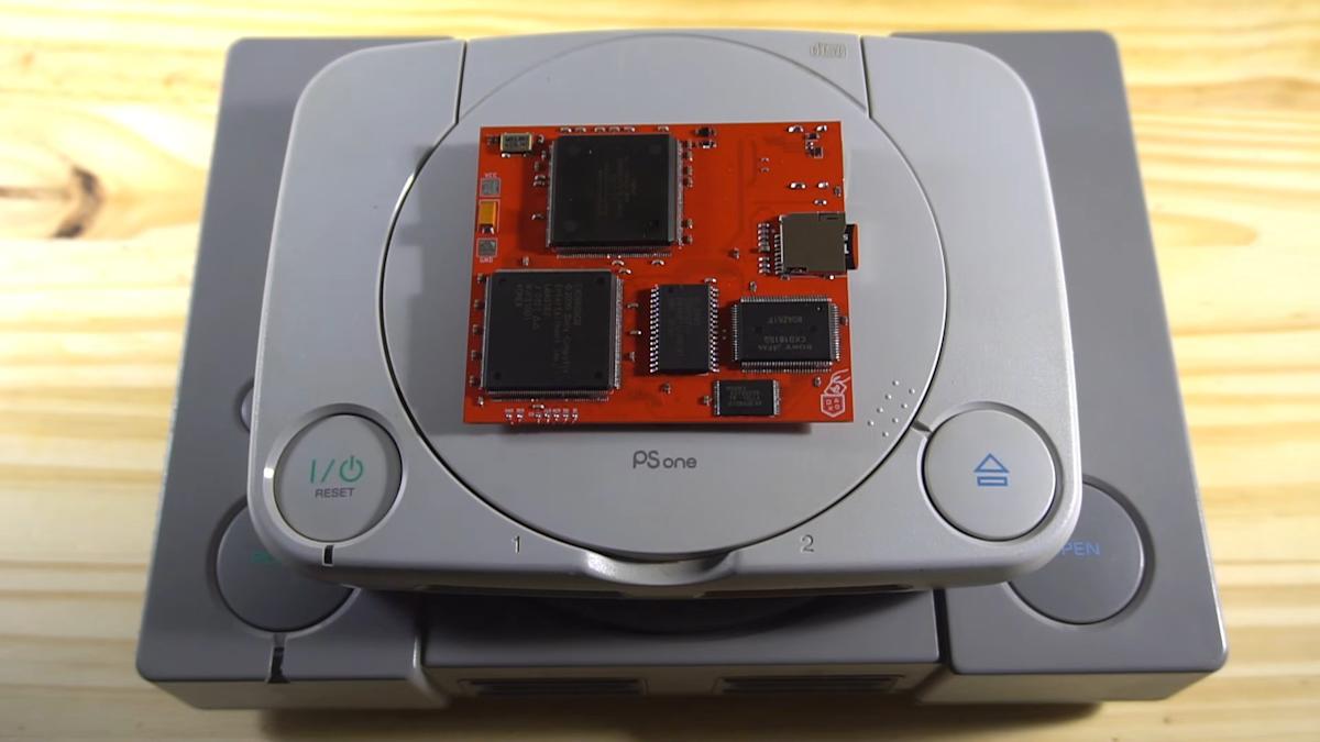 Este Frankenstein PlayStation PCB lê jogos de microSD e envia vídeo por HDMI